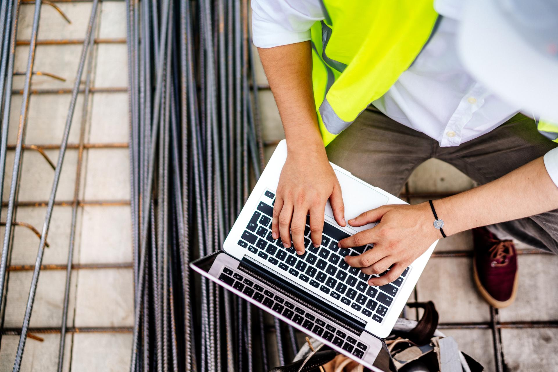 Worker in hi-vis using smart ecommerce solutions